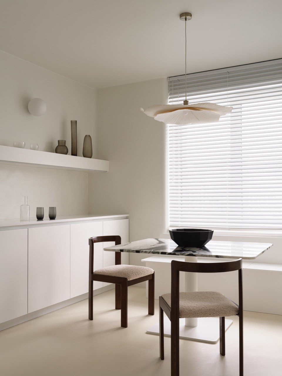 Теплый минимализм — Интерьер 01